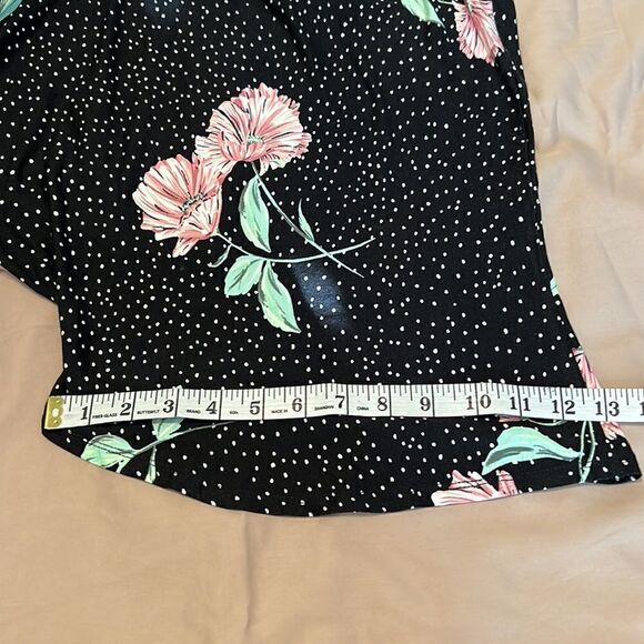Xhilaration szL short romper cute flowers neck details pockets keyhole back EUC - Picture 7 of 14